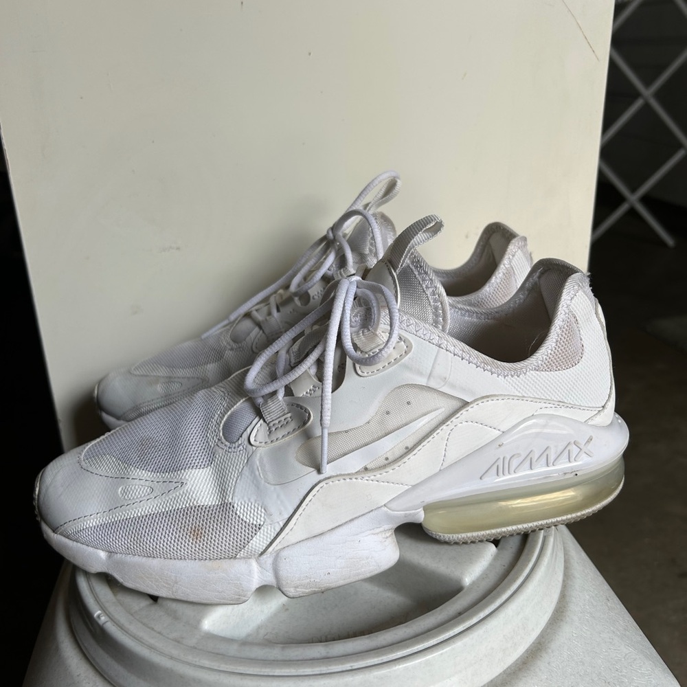 White Nike Airmax